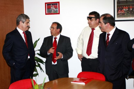 Luís Filipe Vieira, José Lacão, Rui Magalhães e Alcino António na sala de reuniões da CBAC
